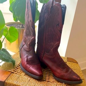 Burgundy Justin’s Cowboy Boots - Ladies 6B
